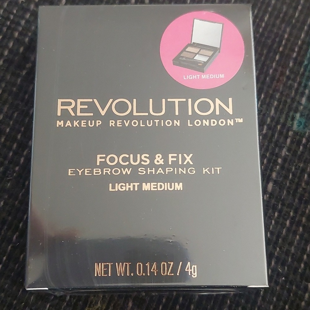 New makeup revolution eyebrow shaping‎ kit light medium